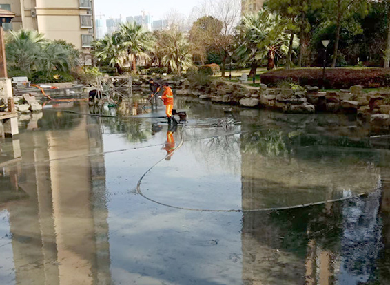 和布克赛尔景观池淤泥清理